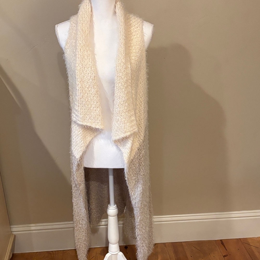 Soft Surroundings Cream Sleeveless Sweater Vest
